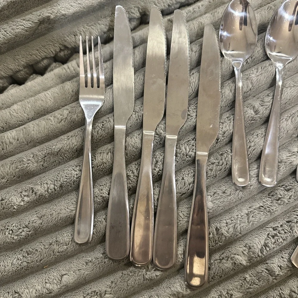 Oneida SS Flatware China Spoons Dinner Fork & Knives‎ Tableware Set Of 9